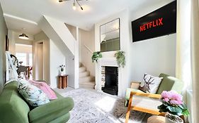 Charming Central Windsor 2 Bed Cottage Private Garden Legoland Ascot Windsor Castle Thorpe Park Heathrow Airport